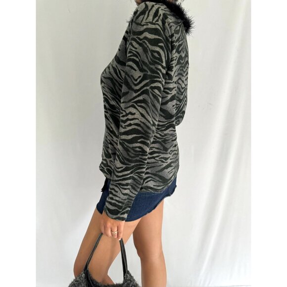 90s vintage grey animal print funky unique feather trim long sleeved blouse top - Picture 4 of 9